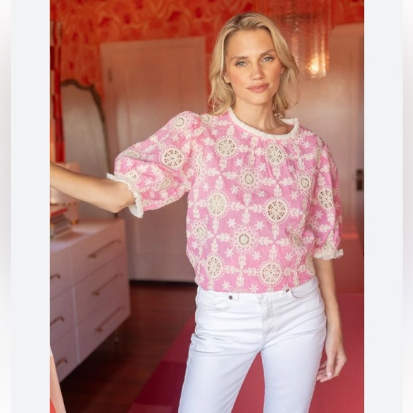 Voy Tops - Lace Appliqué Puff-Sleeve Blouse in Pink